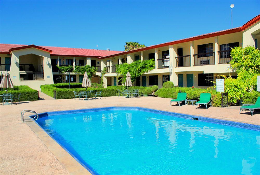 Quinta Dorada Hotel & Suites Saltillo Exterior photo